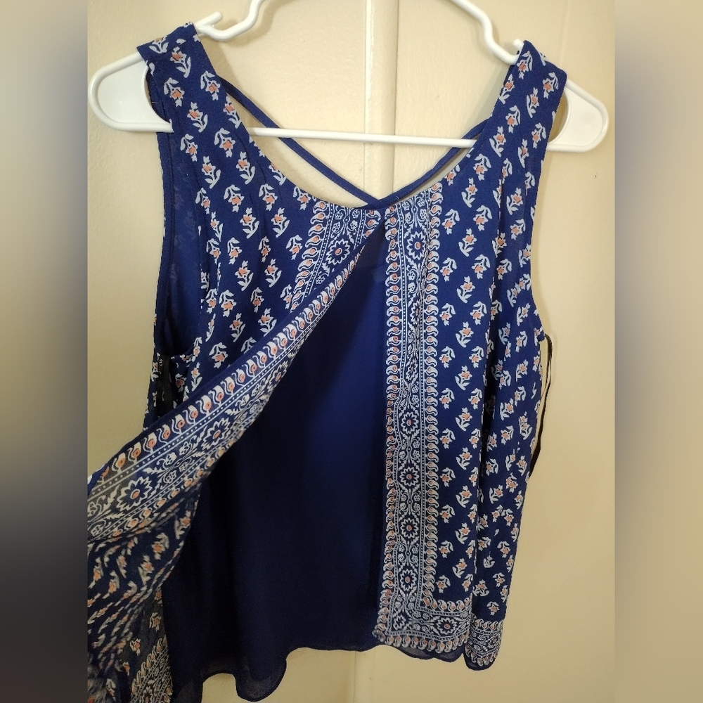 Navy blue floral sleeveless blouse Medium